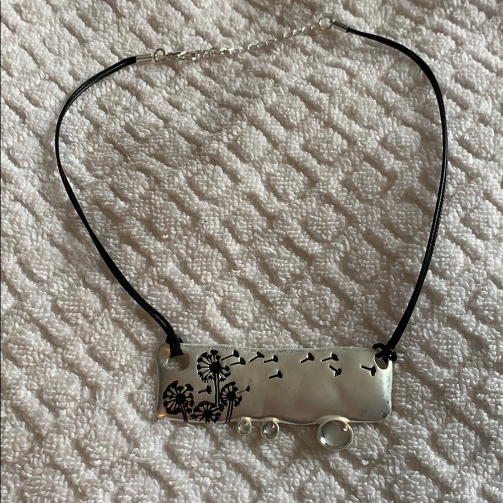 Gorgeous pendant necklace